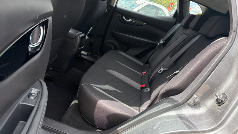 Nissan Qashqai 1.3 DiG-T Acenta Premium 5dr Petrol Hatchback